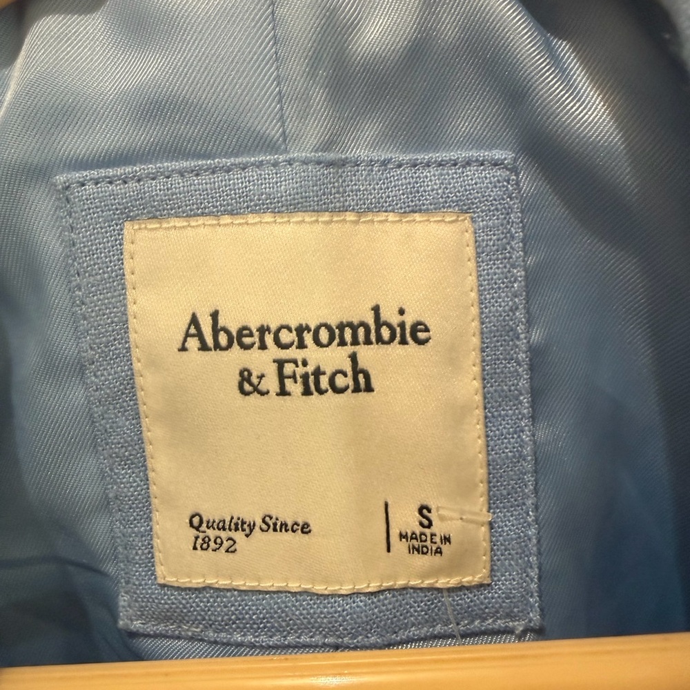 Abercrombie & Fitch Light Blue Short-Sleeve Cropped Blazer - Picture 2 of 3